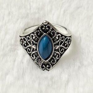 5/$15 🩷 MUST BUNDLE Silver-Tone Filigree Ring with Blue Marquise Stone